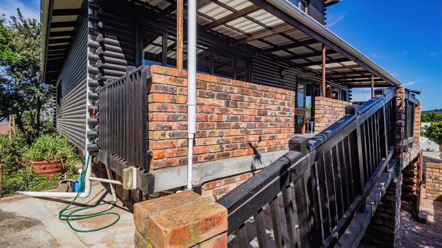 5 Bedroom Property for Sale in Lovemore Park Eastern Cape